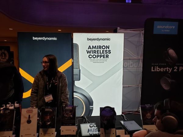 canjam_nyc_2020-52-Beyerdynamic_table