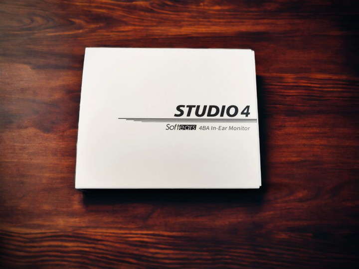 Softears Studio 4 Box