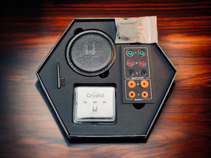 Kinera Loki Emerald Accessories