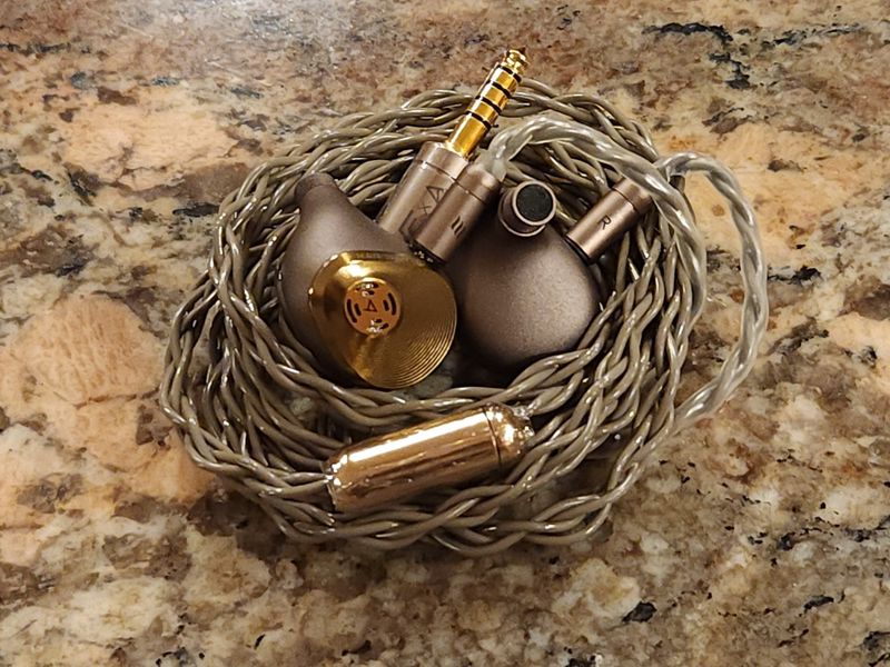 In-a-Snapshot: Vision Ears x Astell & Kern Aura – Twister6 Reviews