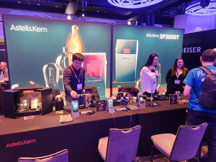 canjam_nyc-2024-107-EE_AK-A&K-table