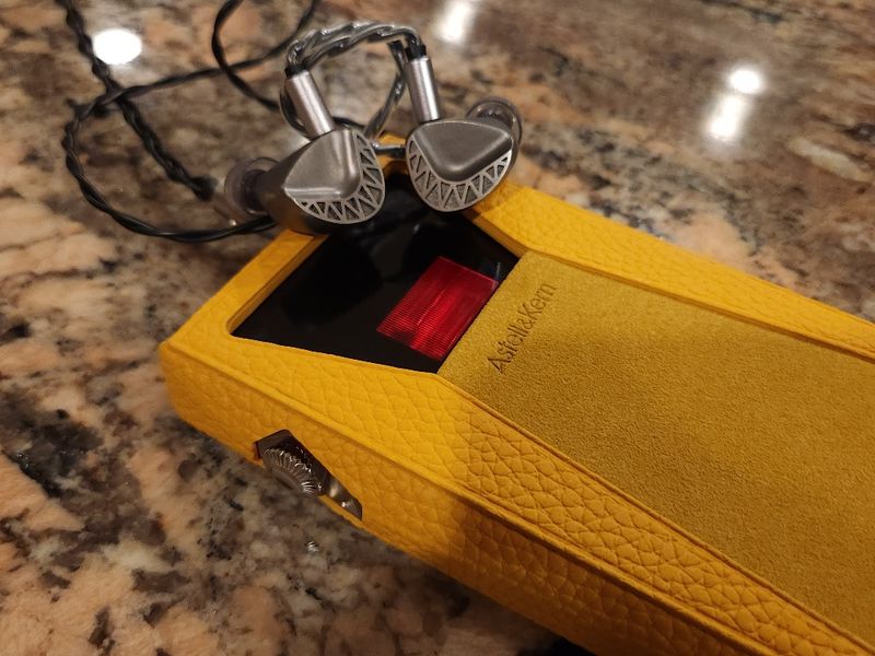 um-maven_ii_cresent-20