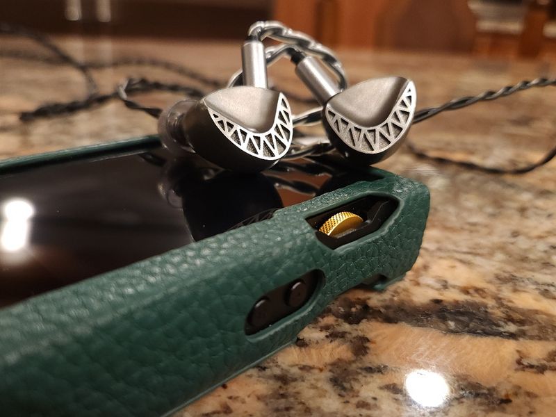 um-maven_ii_cresent-21